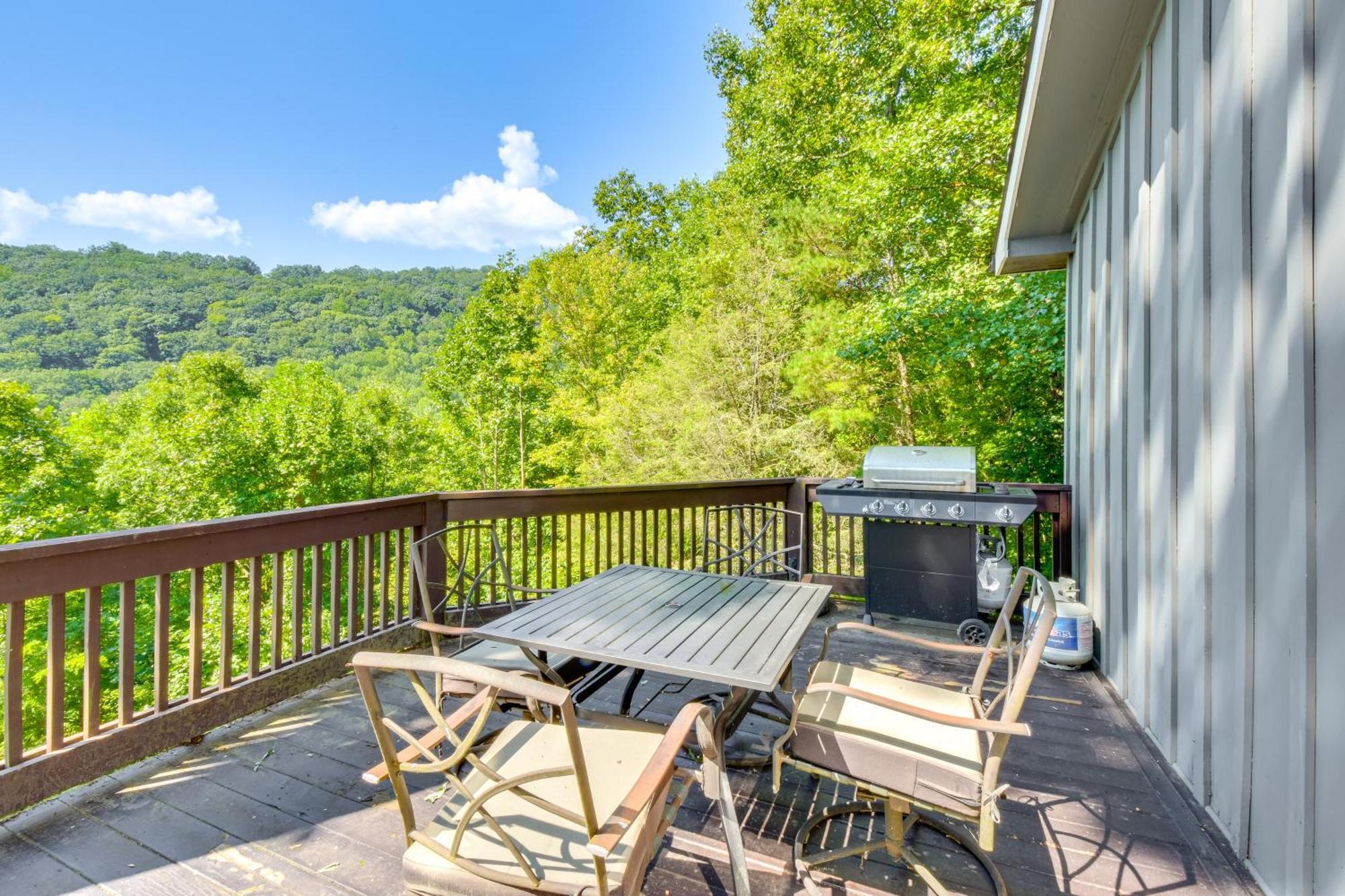 Mountain Cabin With Hot Tub And Fire Pit! Blairsville Exterior photo